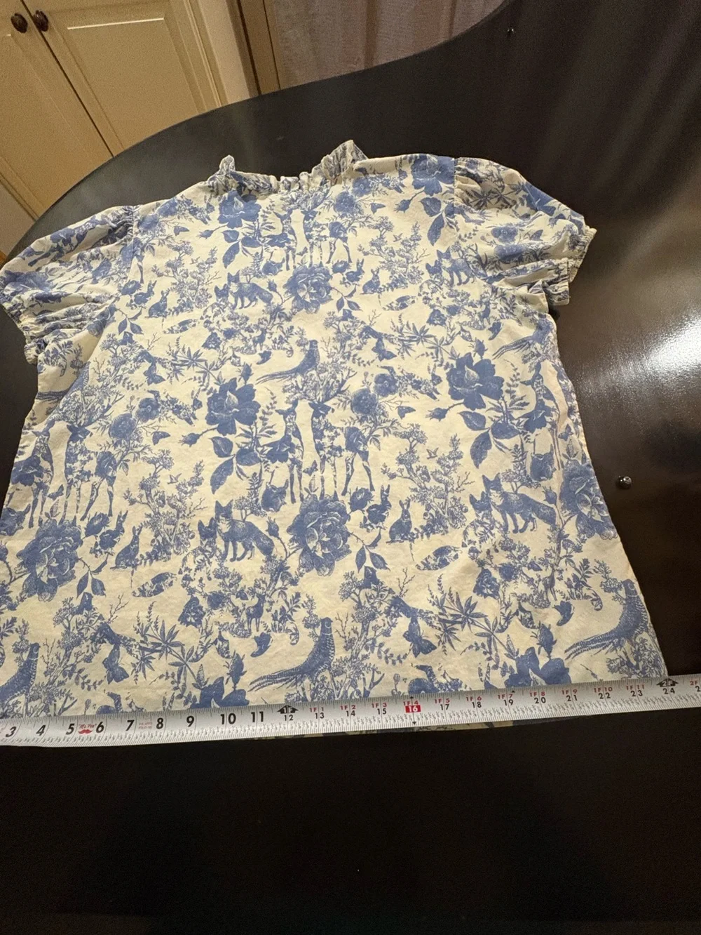 Toile Cotton Viney Floral Print Blue and White Floral Short-Sleeve Women's Top